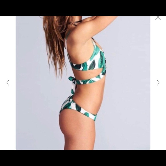 NWT- Cupshe Floral Bikini Wrap Top- Size Medium - Picture 3 of 4